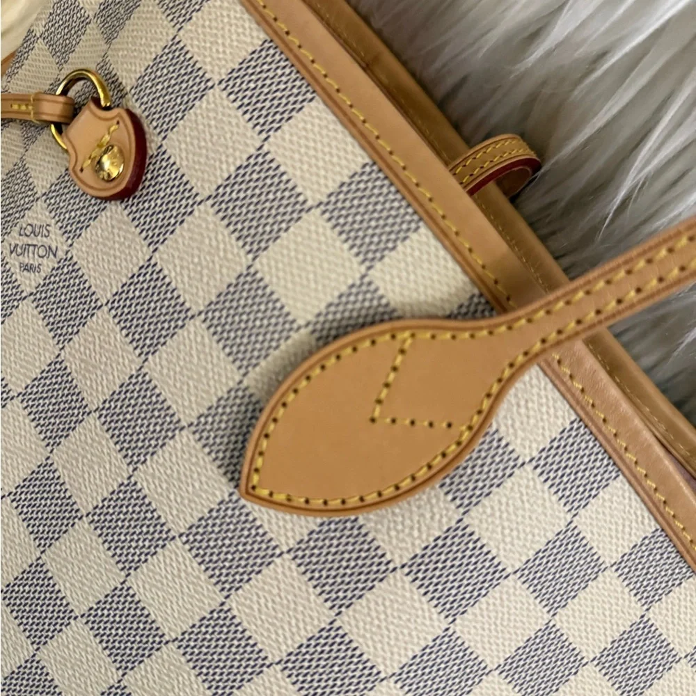 Louis Vuitton White and Tan Checkered Shoulder Bag - Picture 5 of 5